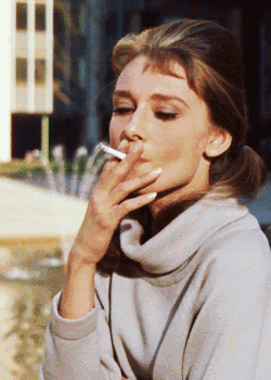 上世纪五六十年代,女性吸烟往往被视为男女平权的表现