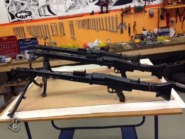 mg-42 通用機槍為納粹德國於1942年