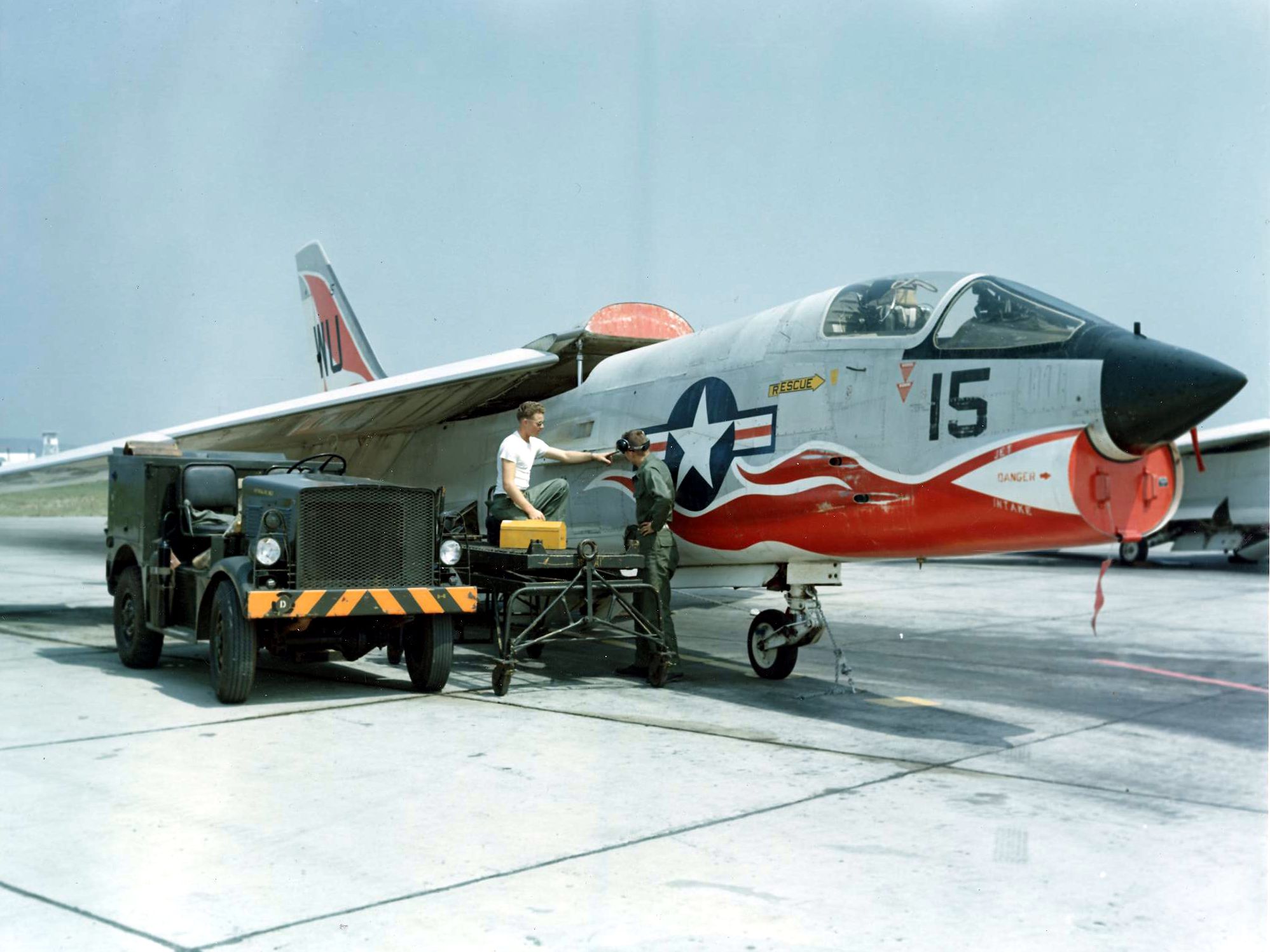 F8E战斗机图片