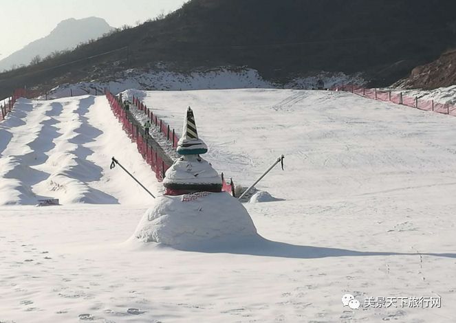 雪具1000日接待量容纳2000人次红崖谷滑雪场景区位置:石家庄市平山县