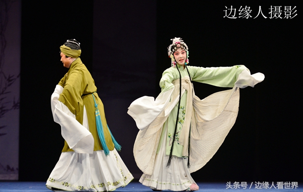 大家知道,水袖功是中国戏曲的特技之一