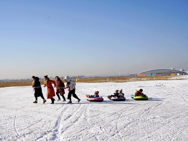 雪上趣味运动会 点燃呼和塔拉冰雪世界