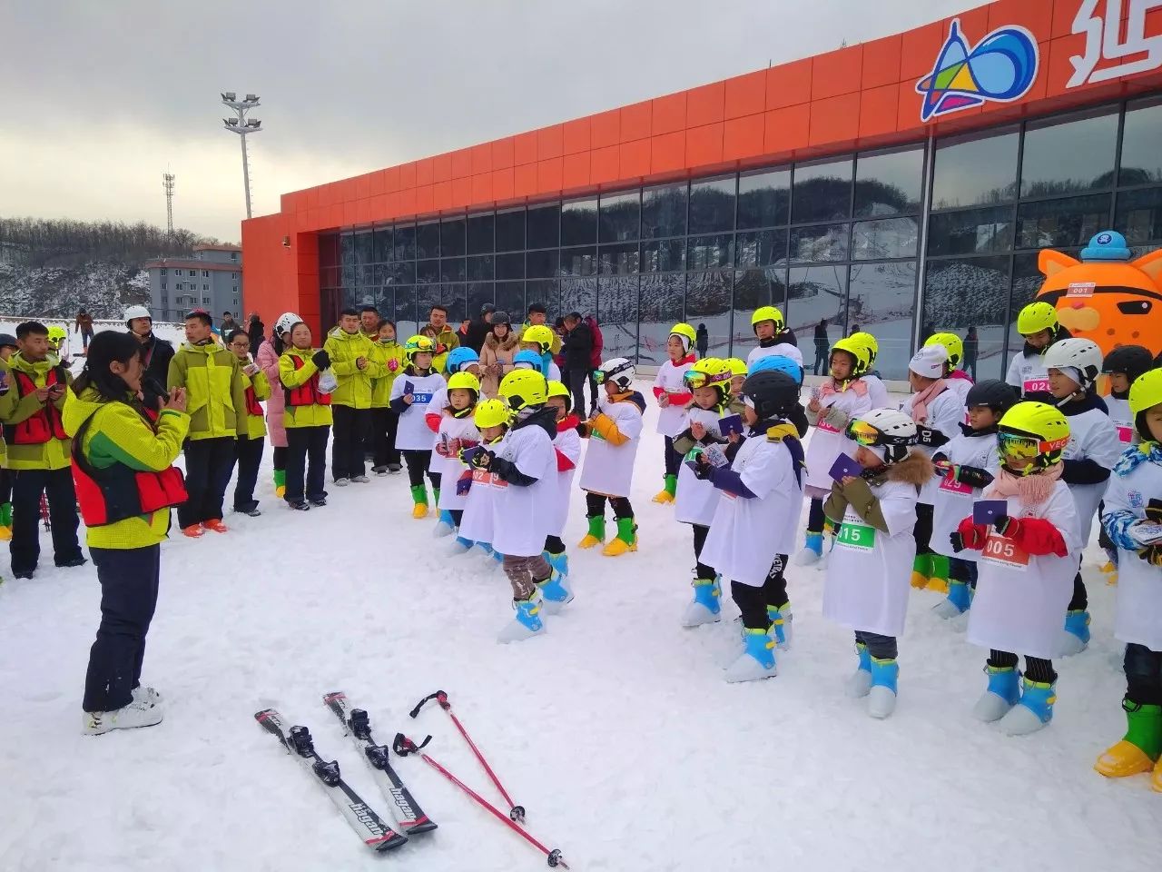 喜訊祝賀延安國際滑雪場2018世界雪日暨國際兒童滑雪節圓滿成功