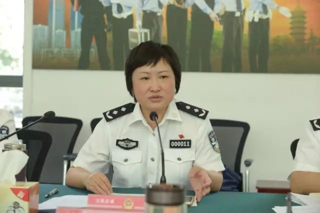 省公安厅副厅长刘静对案件侦破作指示在多方的努力下,通过复杂的dna
