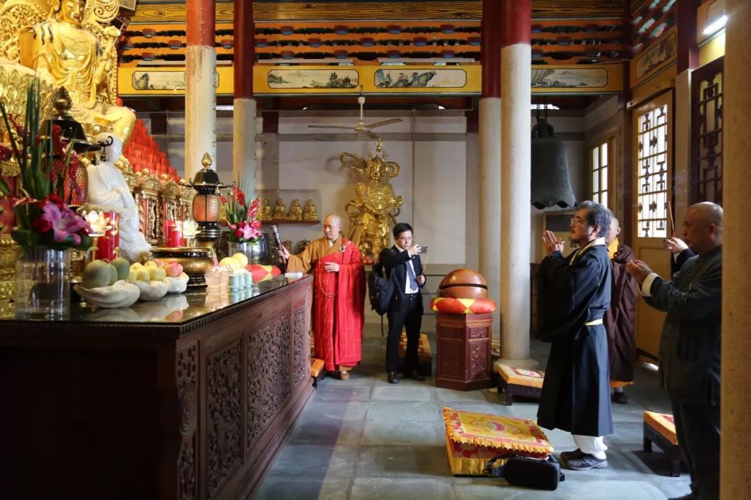 今日日本黄檗宗西园寺住持内藤香林一行来虎溪岩寺参访交流