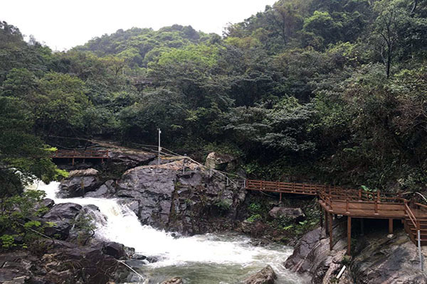 2016年8月2日廣東惠州羅浮淨土人文紀念公園加入91搜墓網