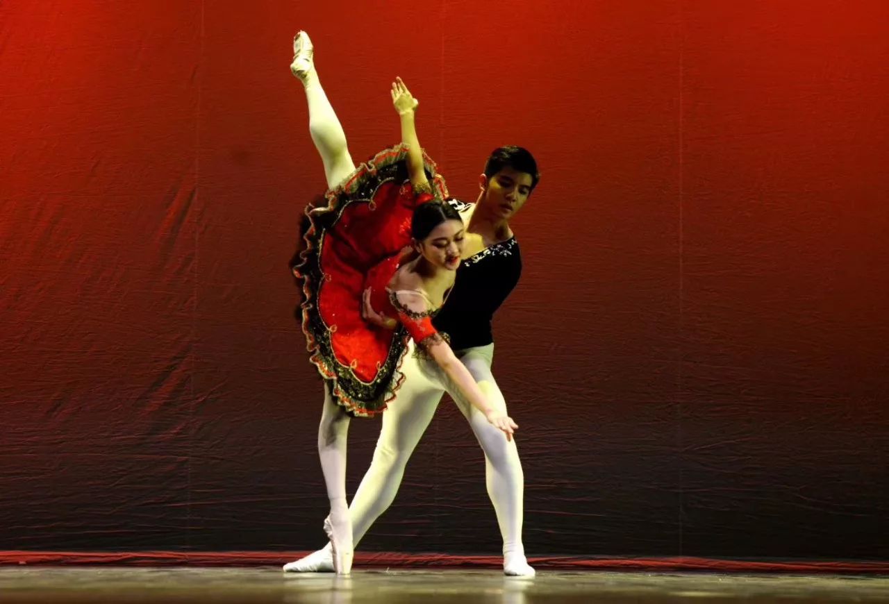 葡萄牙舞者dance图片