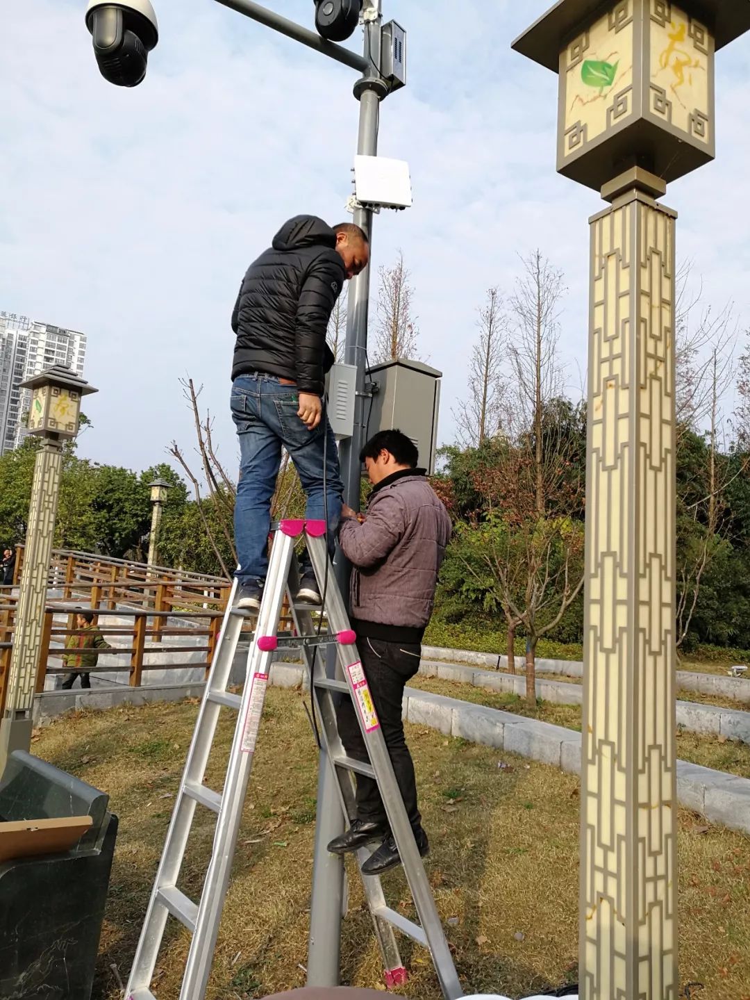 当免费wifi逐渐成为各家的标配走在街上,逛个公园都能免费用wifi那