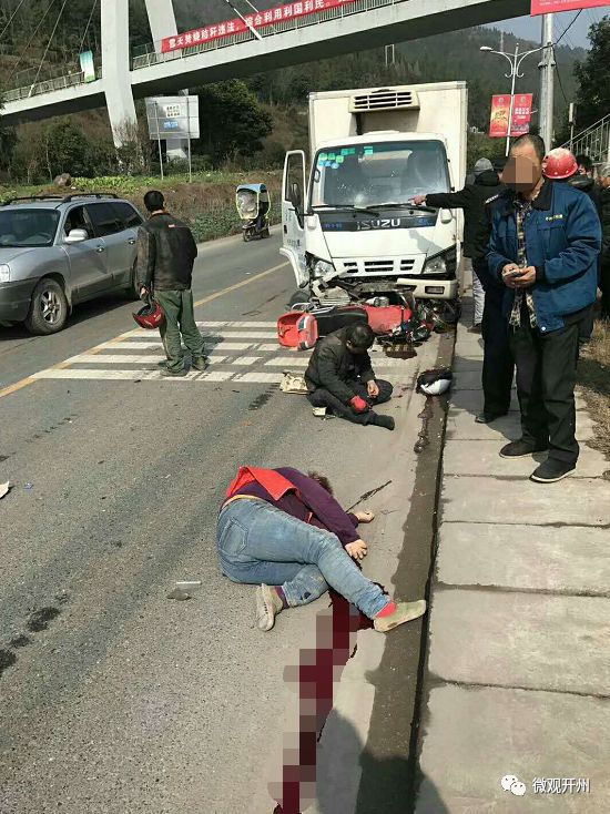 【现场照片】开州赵家街道一路段发生车祸今天下午2点左右据网友爆料