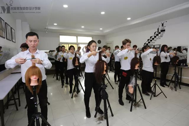 标准发型设计精修班课堂风采【名媛美发造型设计学院】