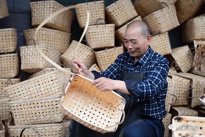 竹子,让不少鸿尾人走上了竹编之路,由此产生了一项专做竹编的手艺人