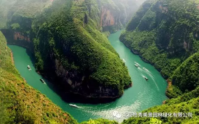 就應該將建築規劃設計在水系的內環處,形成所謂玉帶纏腰的風水效果