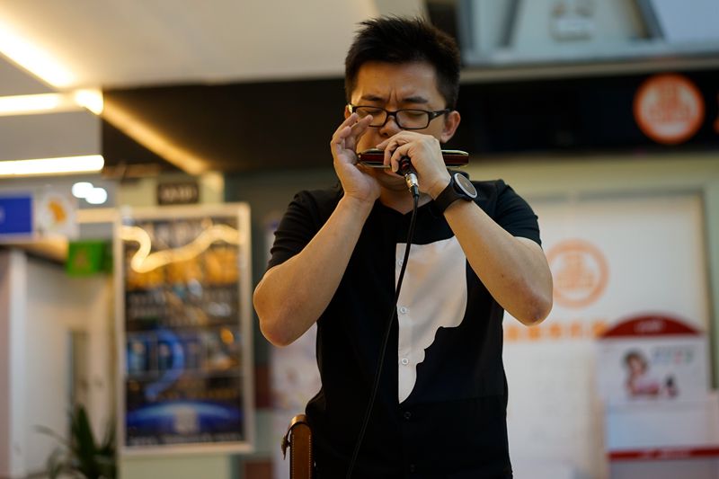专访中国第一爵士口琴演奏家龙登杰:音乐让我的世界变得更完整