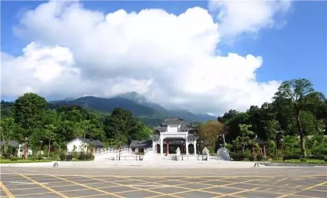 羅浮山,是國家級風景名勝區,國家aaaaa級旅遊景區,中國天然氧吧,更是