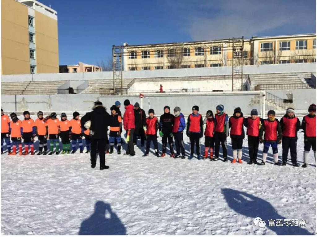 【冰雪季】富蕴县中小学生雪地足球赛丰富孩子假期生活