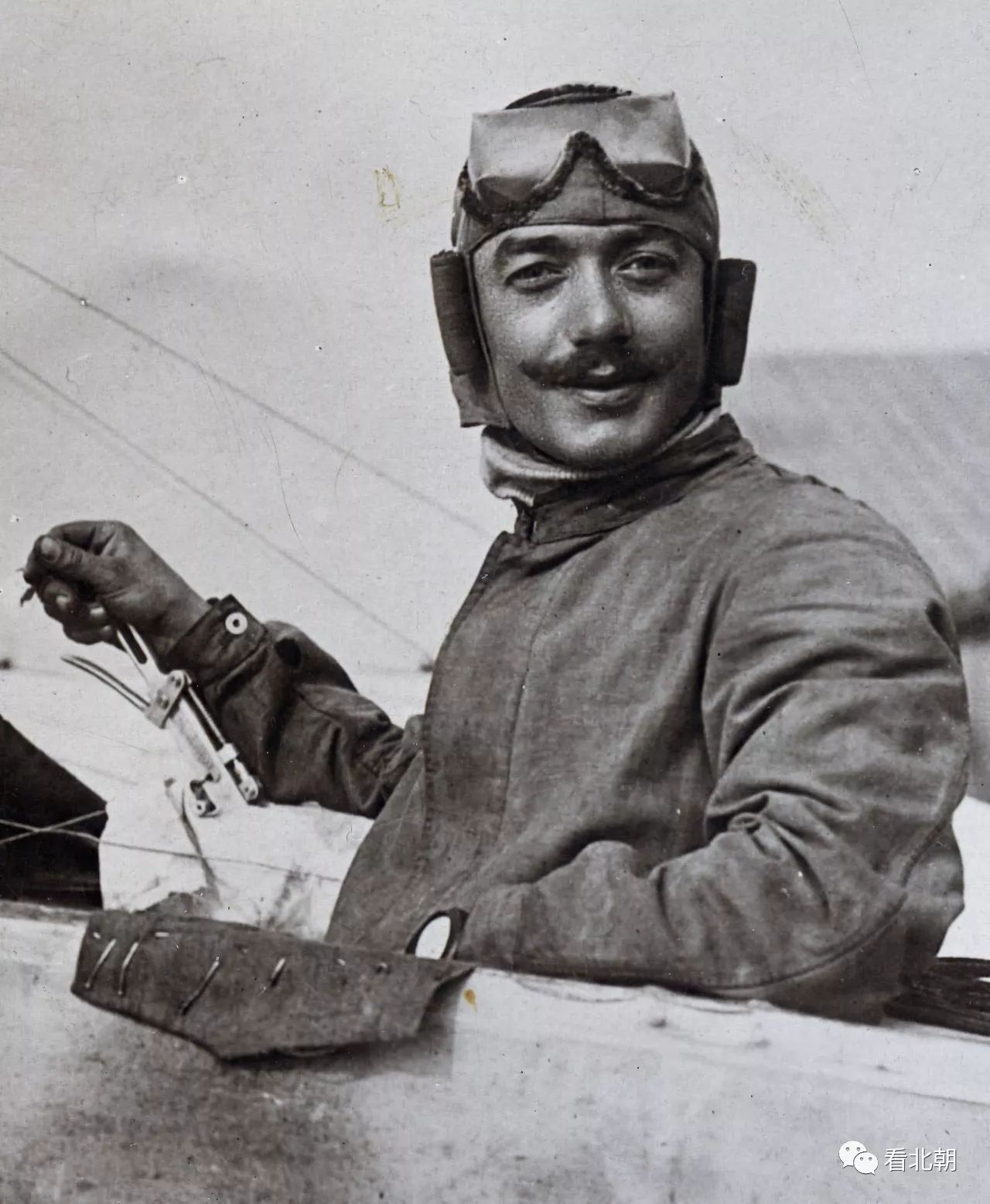 老照片:被自己徒弟杀死的世界第一位王牌飞行员长啥样?