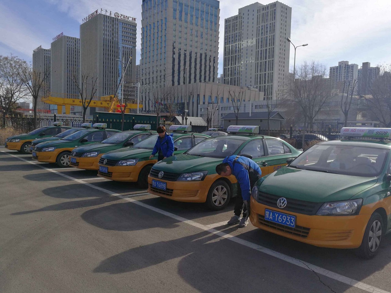 内蒙古交通投资集团为内蒙古运达出租汽车有限责任公司驾驶员发放春节