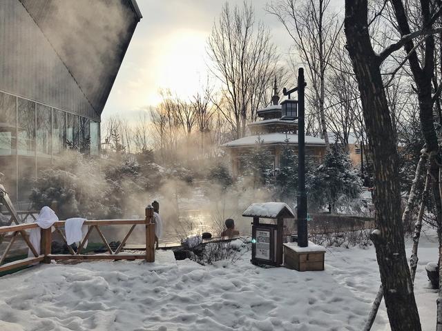 亞布力森林溫泉酣暢淋漓的滑完雪,來一個舒服泡就再好不過了,森林溫泉