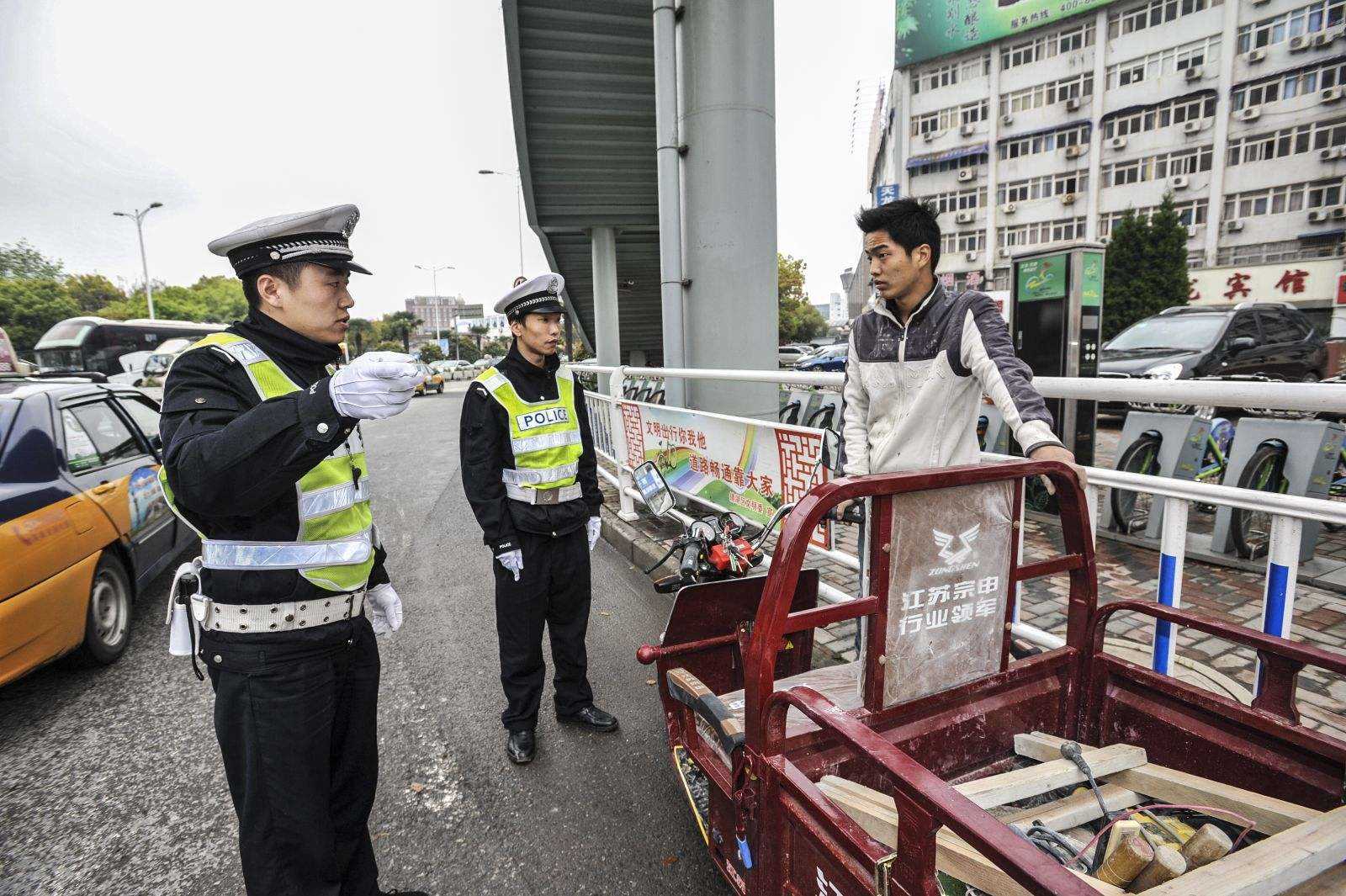 协警帽子图片