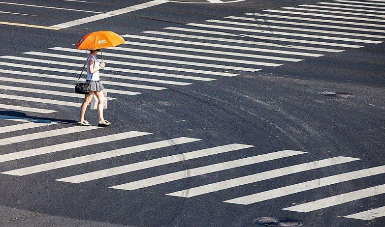 开车如何通过斑马线