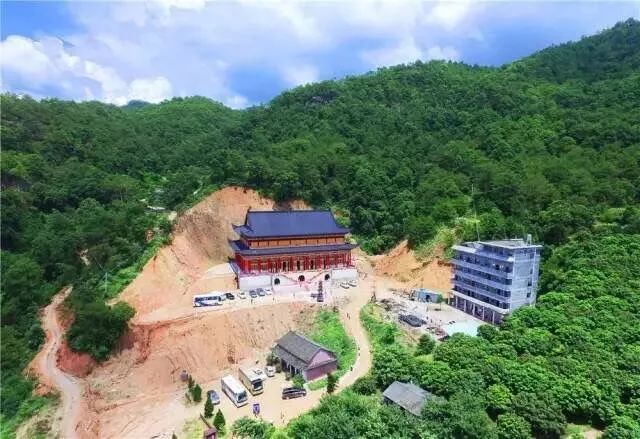 龙川高明寺始建于汉唐年间,是南越王赵佗礼佛兴业治国拜佛圣地,因而被