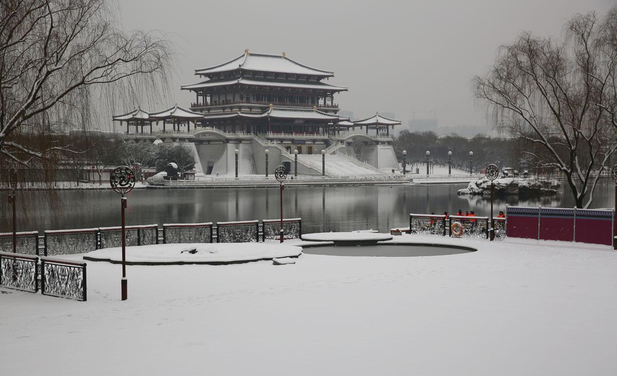 西安城墙雪景唯美图图片