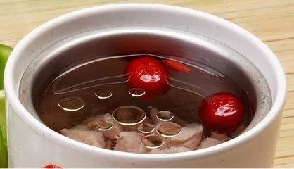 红葱头煲瘦肉汤的功效图片