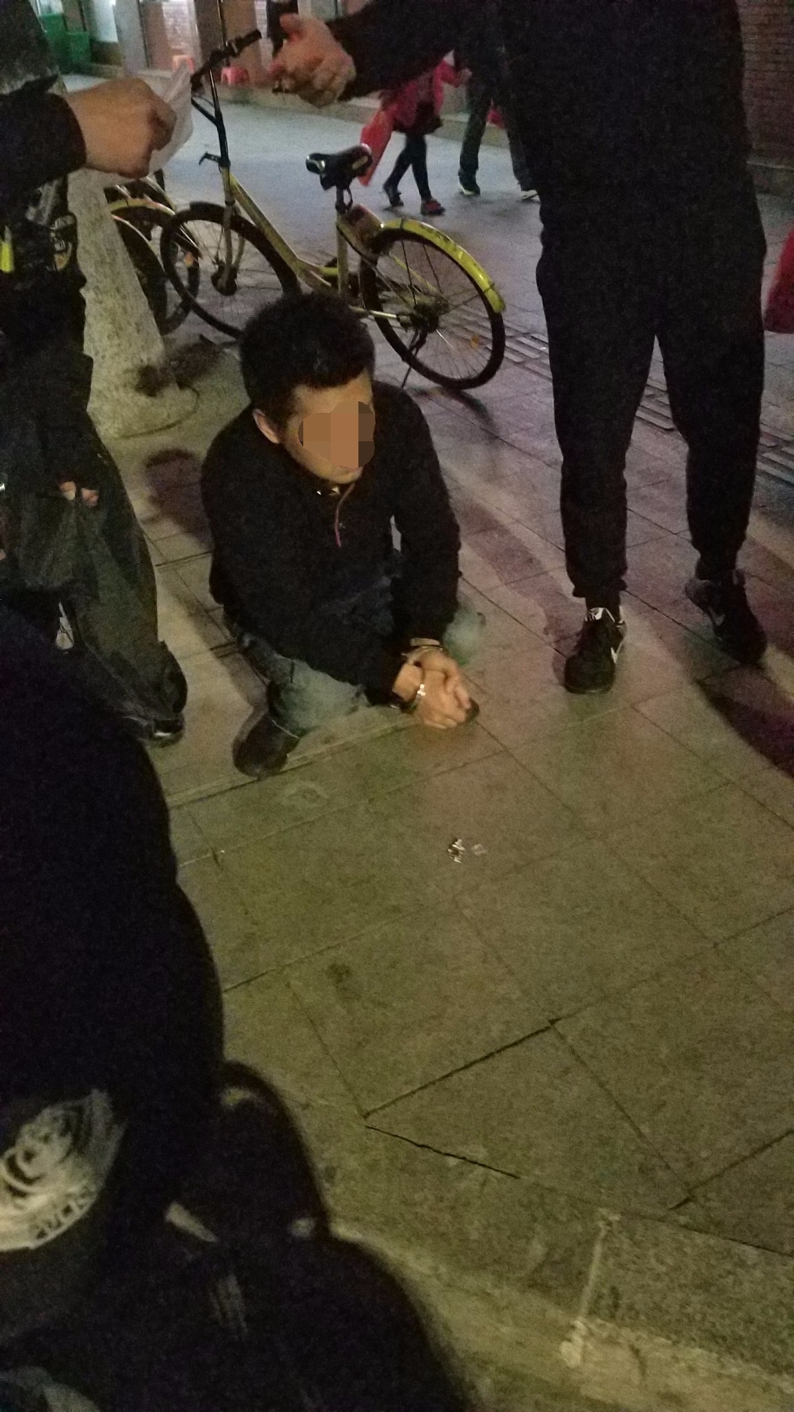 泰顺一吸毒女被抓