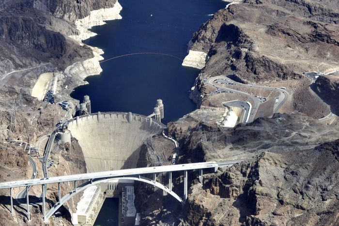 世界上最大的十座水坝,有四座大坝坐落在美国各条水流最深,最汹涌的