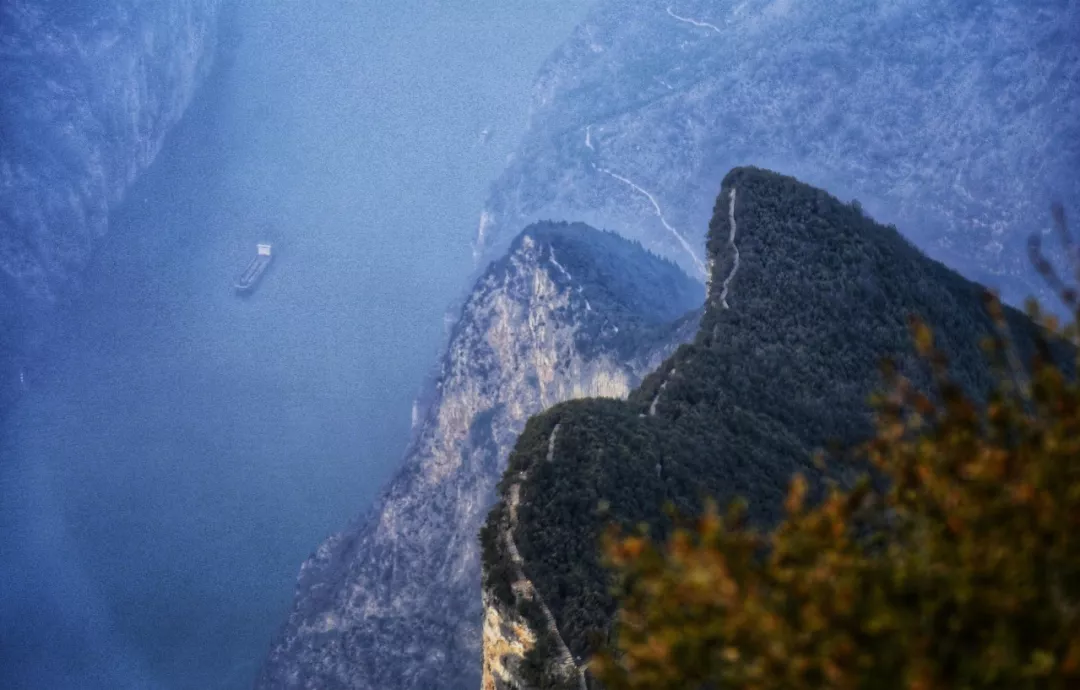 徒步危石鸟道,登临三峡之巅