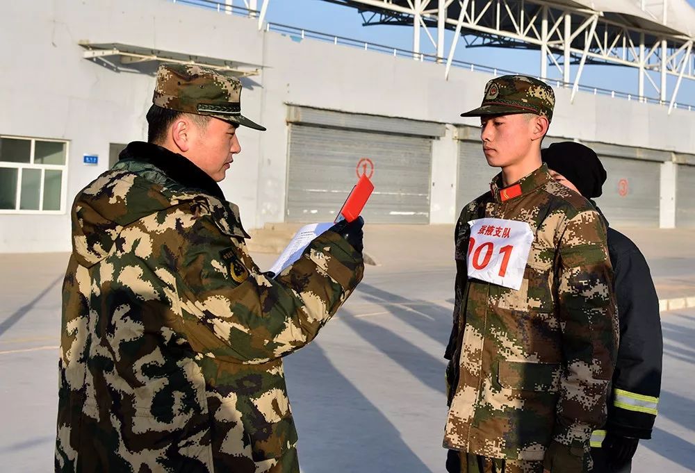 1月22日,在總隊培訓基地繼續進行的全省消防部隊新兵挑戰老兵對抗賽暨