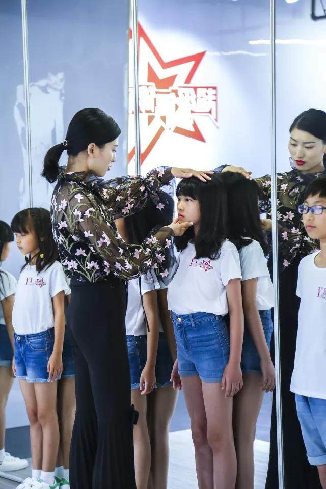 重庆国际少儿时装周··2017vickyz全球国际少儿模特大赛总决赛