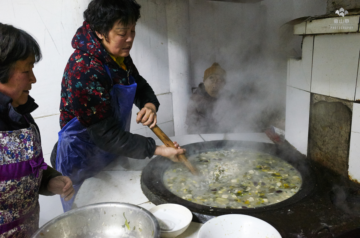 腊月初八,太湖边长泰禅寺施粥活动,喝了腊八粥温暖一冬天