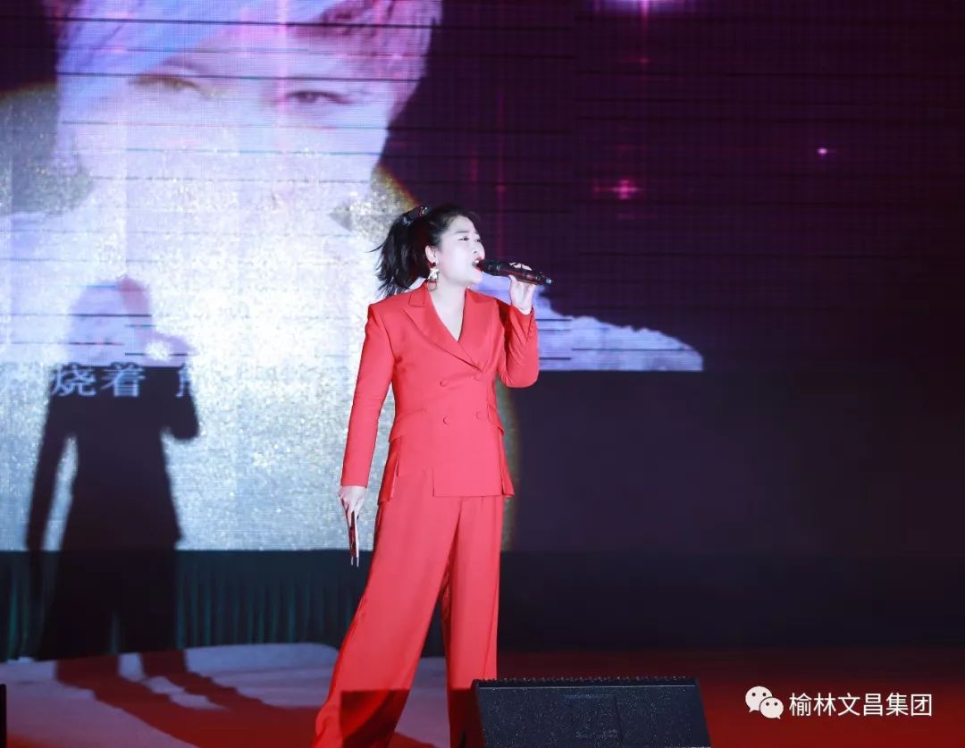 著名歌手蓝琪儿演唱歌曲《爱火》文昌员工演唱歌曲《像梦一样自由》