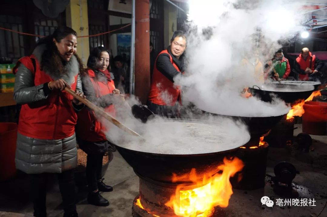 今天白衣律院支锅熬粥,15000碗腊八粥你喝到了吗?