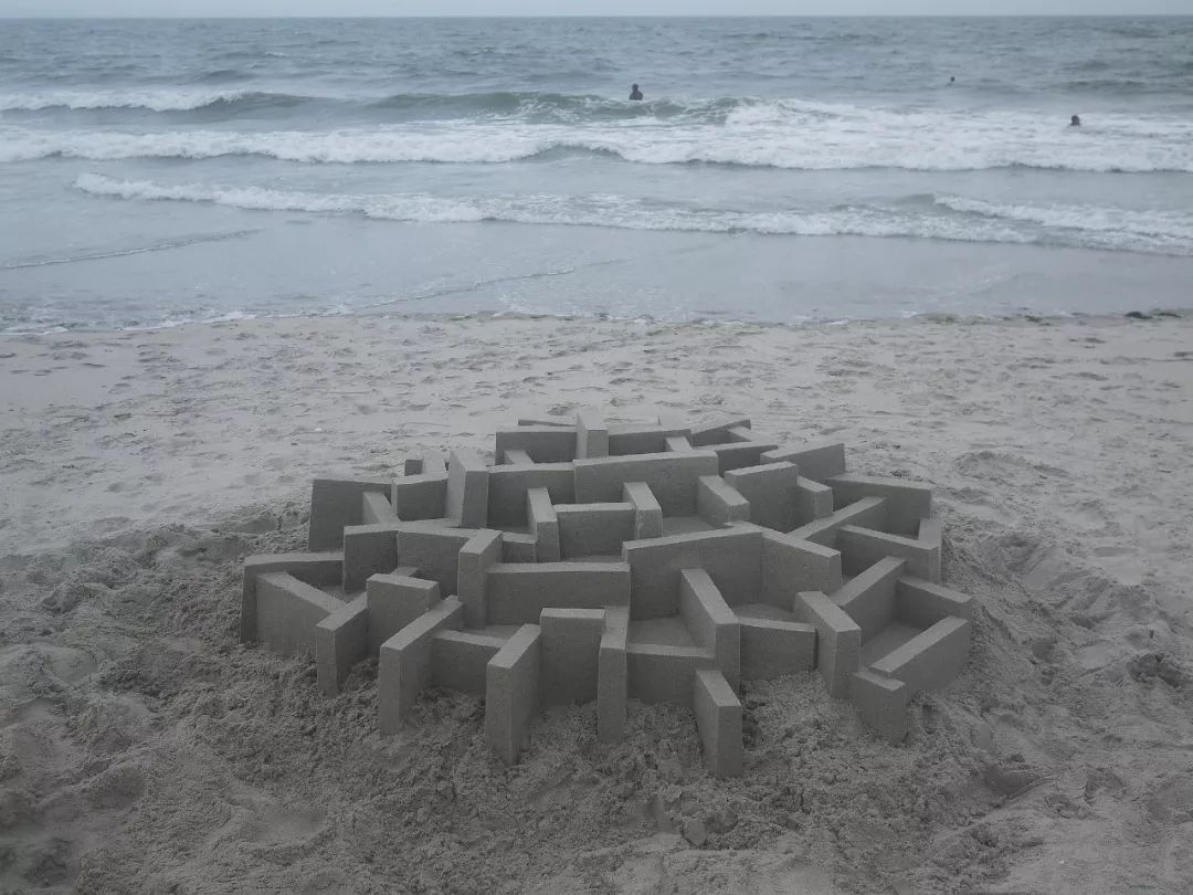 沙滩堆沙子创意图图片