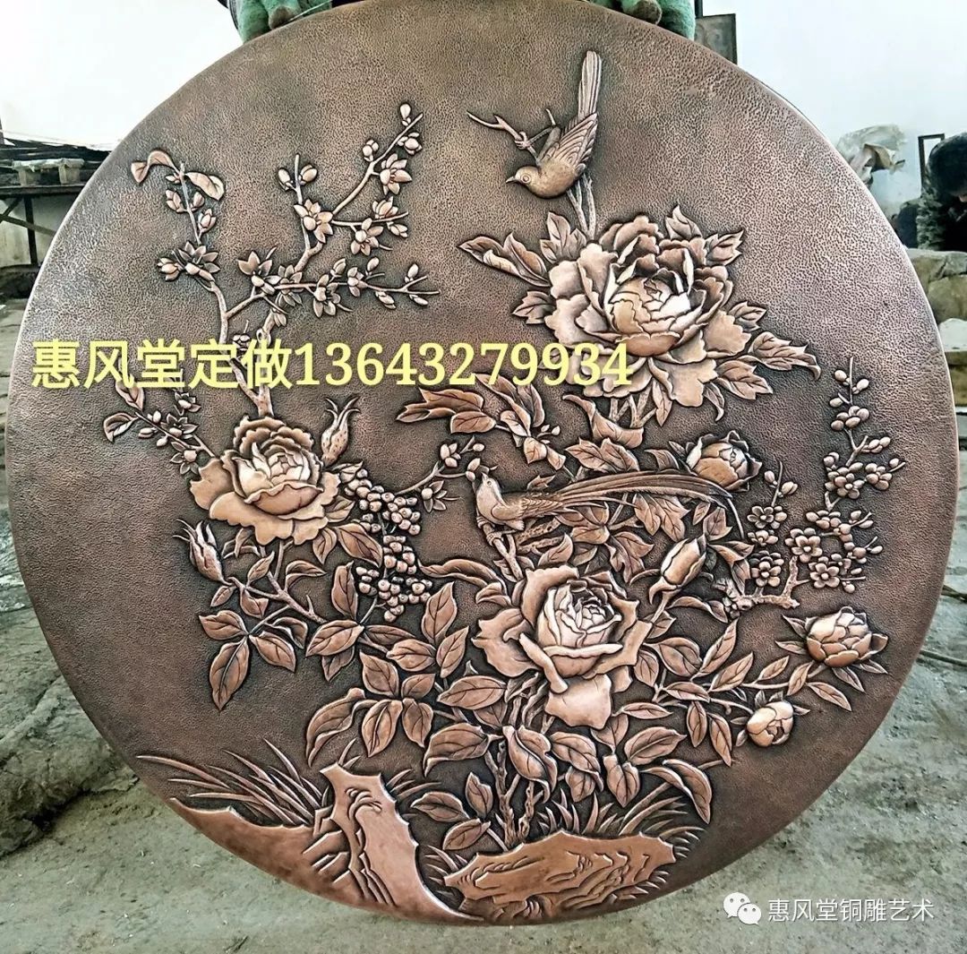 這是鍛銅浮雕藝術品 --蓮花,直徑1米.