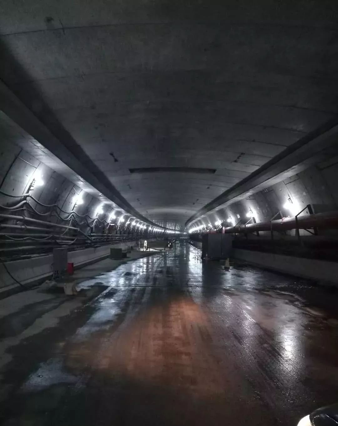 武汉地铁7号线盾构机为全国最大正在长江水底掘进