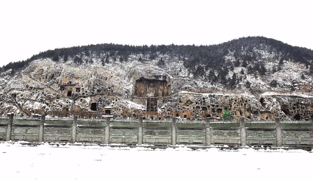 龙门石窟雪景图片