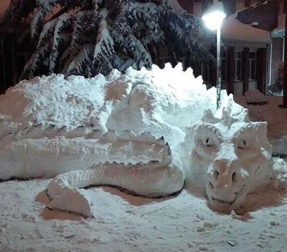 雪人哥斯拉图片