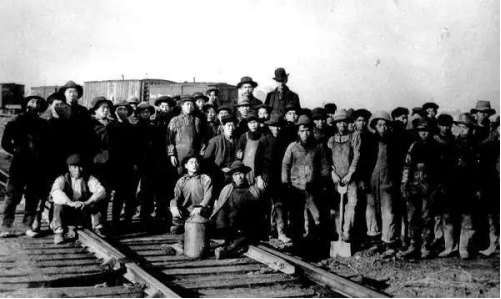 参与修筑加拿大太平洋铁路的中国劳工.图片来源:加拿大档案馆