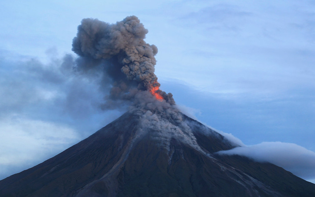 菲律宾皮纳图博火山图片