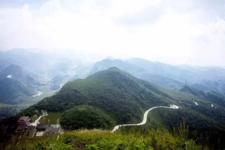 地方卻讓你捨不得離開民族風情洪關苗族鄉是播州區僅有的兩個少數民族