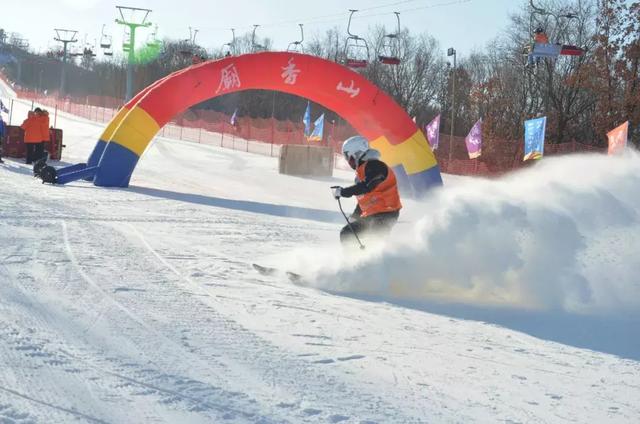 吉林省大眾高山大回轉滑雪挑戰賽圓滿落幕