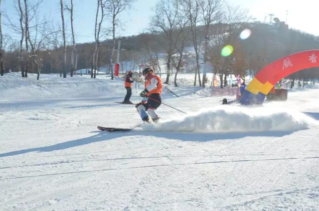 吉林省大眾高山大回轉滑雪挑戰賽圓滿落幕