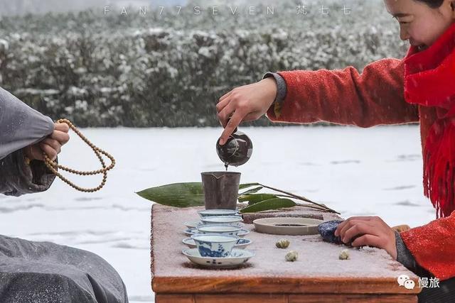 杭州下雪煮雪烹茶佛学院开了露天禅茶会