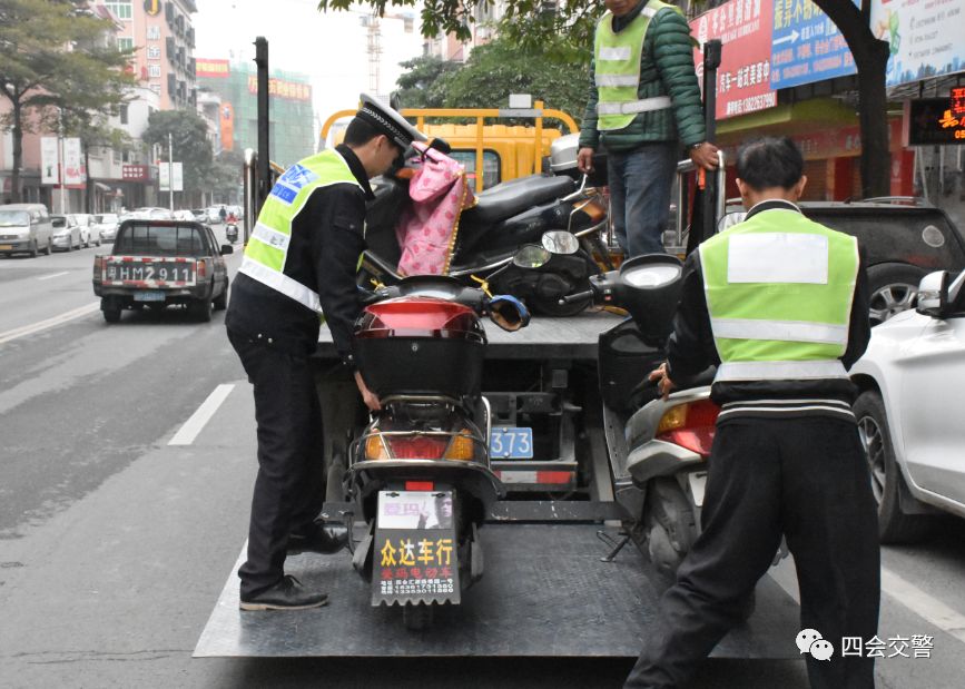 四会交警开展摩托车,电动车交通违法专项整治行动