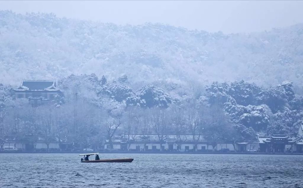 2018西湖晨雪,天与云与山与水,上下一白.