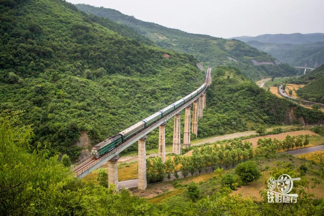 铁影大山深处的回旋线梅七铁路运转记