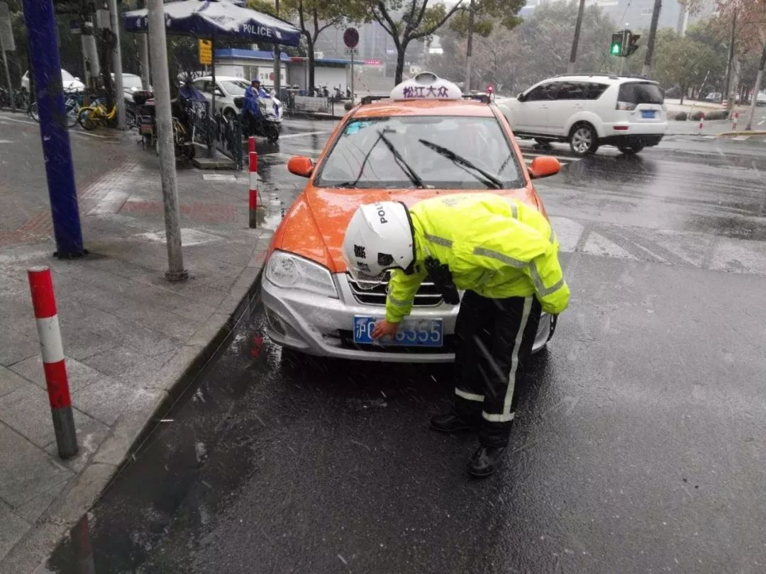 零度的上海,竟然是这样的…一场暴雪,凸显上海的城市细节和城市精神